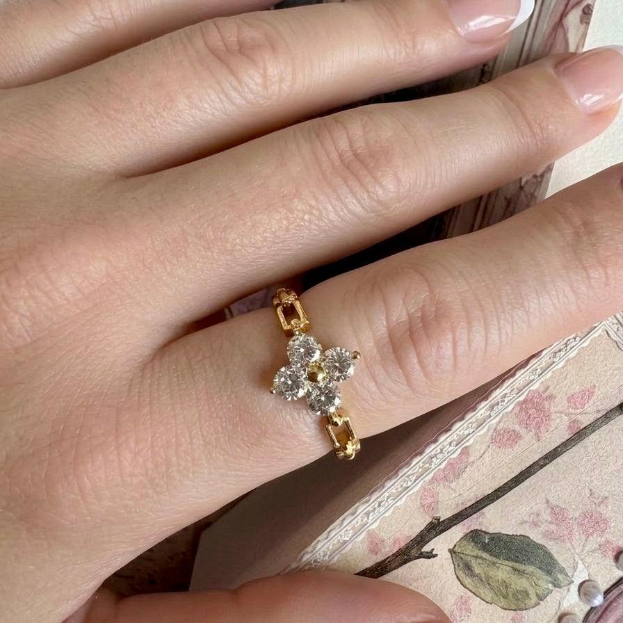 Clover Spark Ring