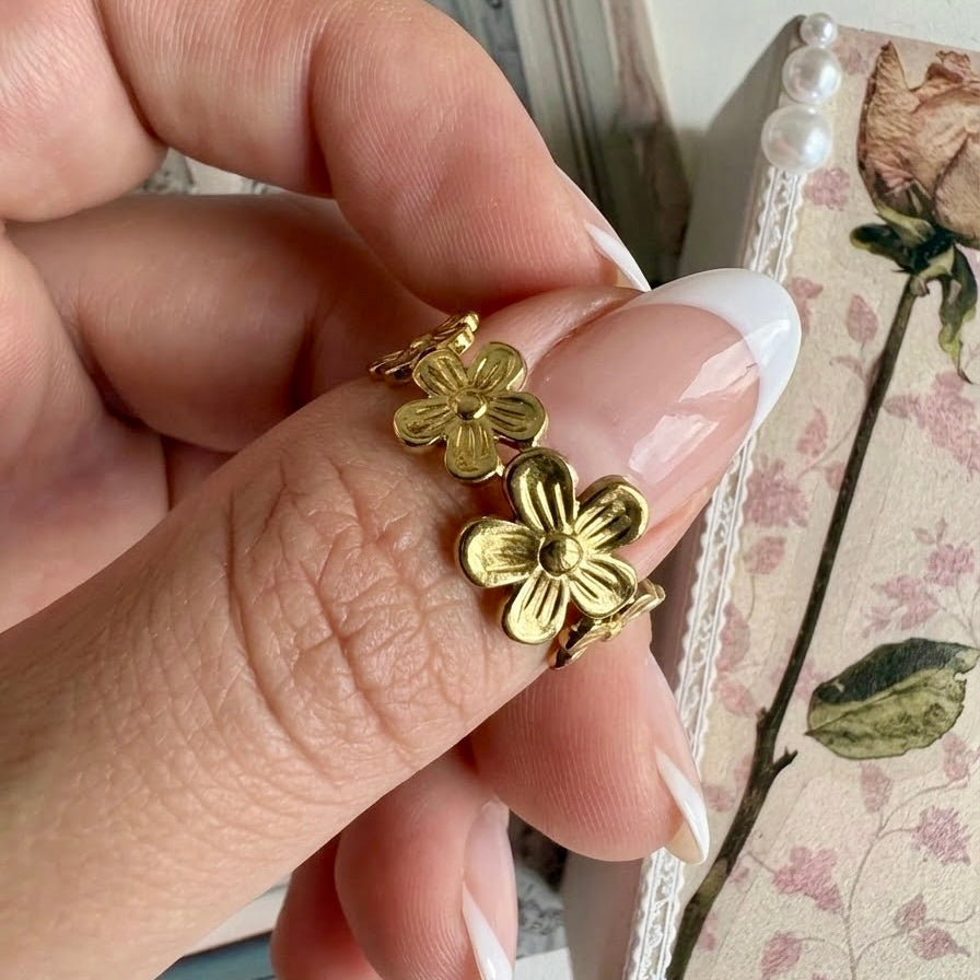 Retro Heart Ring