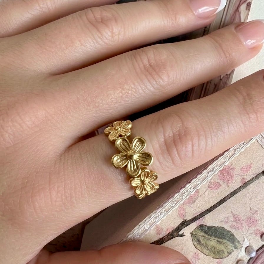 Retro Heart Ring